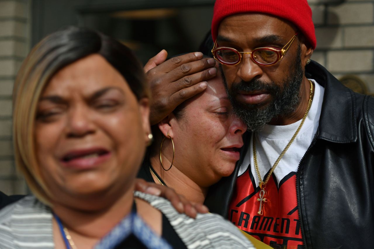 Antoinette Walker cries on the shoulder of Frank Turner as Penelope Scott speaks to the media in Sacramento, California, on Monday, April 4. Walker is the older sister of De'vazia Turner, one of six people who were fatally shot during a <a href="https://www.cnn.com/2022/04/05/us/sacramento-california-shooting-tuesday/index.html" target="_blank">mass shooting</a> a day earlier. Frank Turner and Penelope Scott are De'vazia's mother and father.