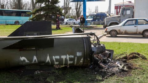 The words "for children" are seen written on the side of a missile laying near the Kramatorsk railway station. The video was shared to social media by Ukraine's President Zelensky shortly after the attack. CNN cannot confirm who wrote the words on the missile.