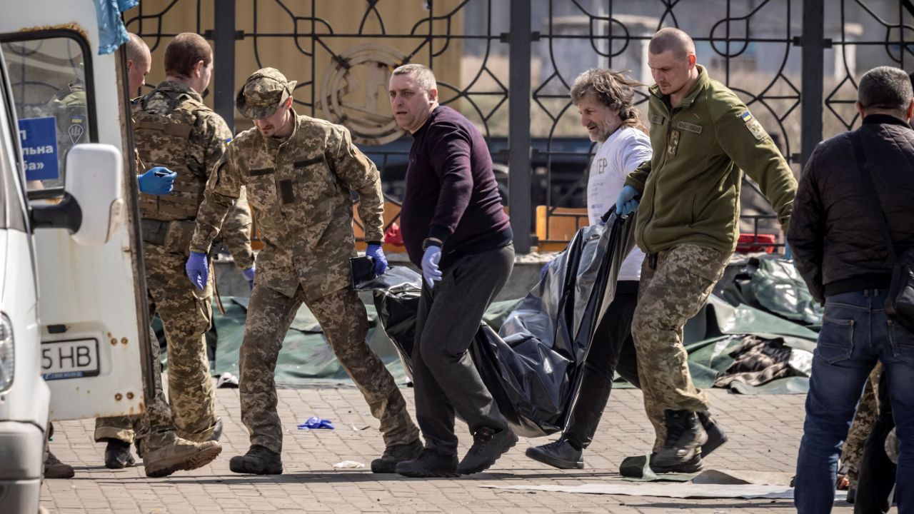 EDITORS NOTE: Graphic content / Ukrainian soldiers clear out bodies after a rocket attack killed at least 35 people on April 8, 2022 at a train station in Kramatorsk, eastern Ukraine, that was being used for civilian evacuations. (Photo by FADEL SENNA / AFP) (Photo by FADEL SENNA/AFP via Getty Images)