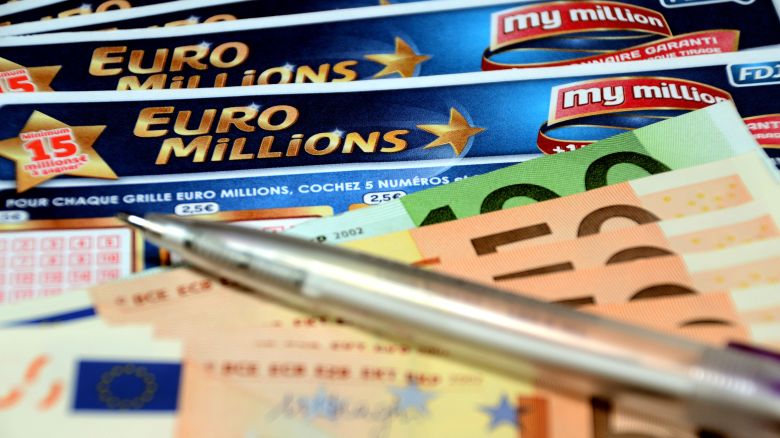 MARSEILLE, FRANCE - 2020/09/15: In this photo illustration a pen and euros banknotes on Euromillions tickets.
A couple from Alsace pocketed the 157 million euros of the Euromillions draw of September 1, 2020. (Photo Illustration by Gerard Bottino/SOPA Images/LightRocket via Getty Images)