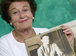 Gerda Weissmann Klein is seen holding a picture of her late husband, Kurt Klein, in August 2005.