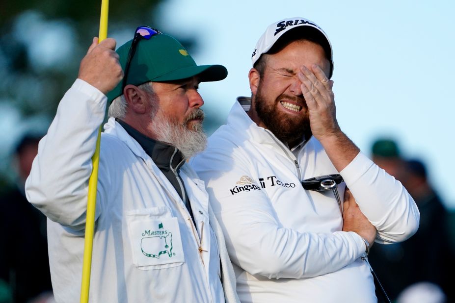 Shane Lowry reacts after missing a putt on the 18th hole on Saturday.