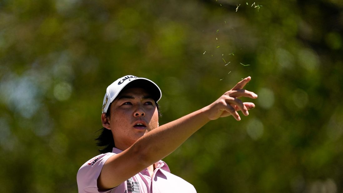 Min Woo Lee tests the wind before teeing off on the fourth hole Sunday.