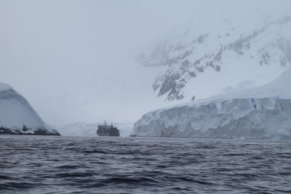 <strong>Short season: </strong>The traditional Antarctica tourism season runs from November to March. Weather and temperatures can be unpredictable.