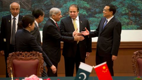 Former Pakistan Prime Minister Nawaz Sharif, second from right, introduces  Shehbaz Sharif, third from right, to Chinese Premier Li Keqiang in Beijing on July 5, 2013. 