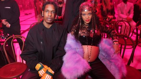 A $ AP Rocky e Rihanna são vistos no desfile da Gucci na Semana de Moda de Milão em fevereiro.