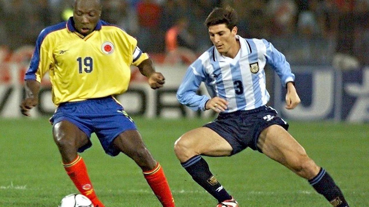 Colombia's Freddy Rincon takes the ball from Argentina's Javier Zanetti during a friendly match 13 October, 1999, at the Chateau Carrera Stadium in Cordoba, Argentina.