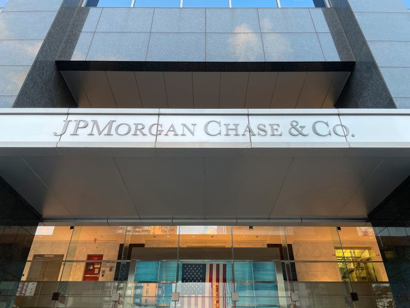 JPMorgan shareholders vote down pay bump for CEO Jamie Dimon