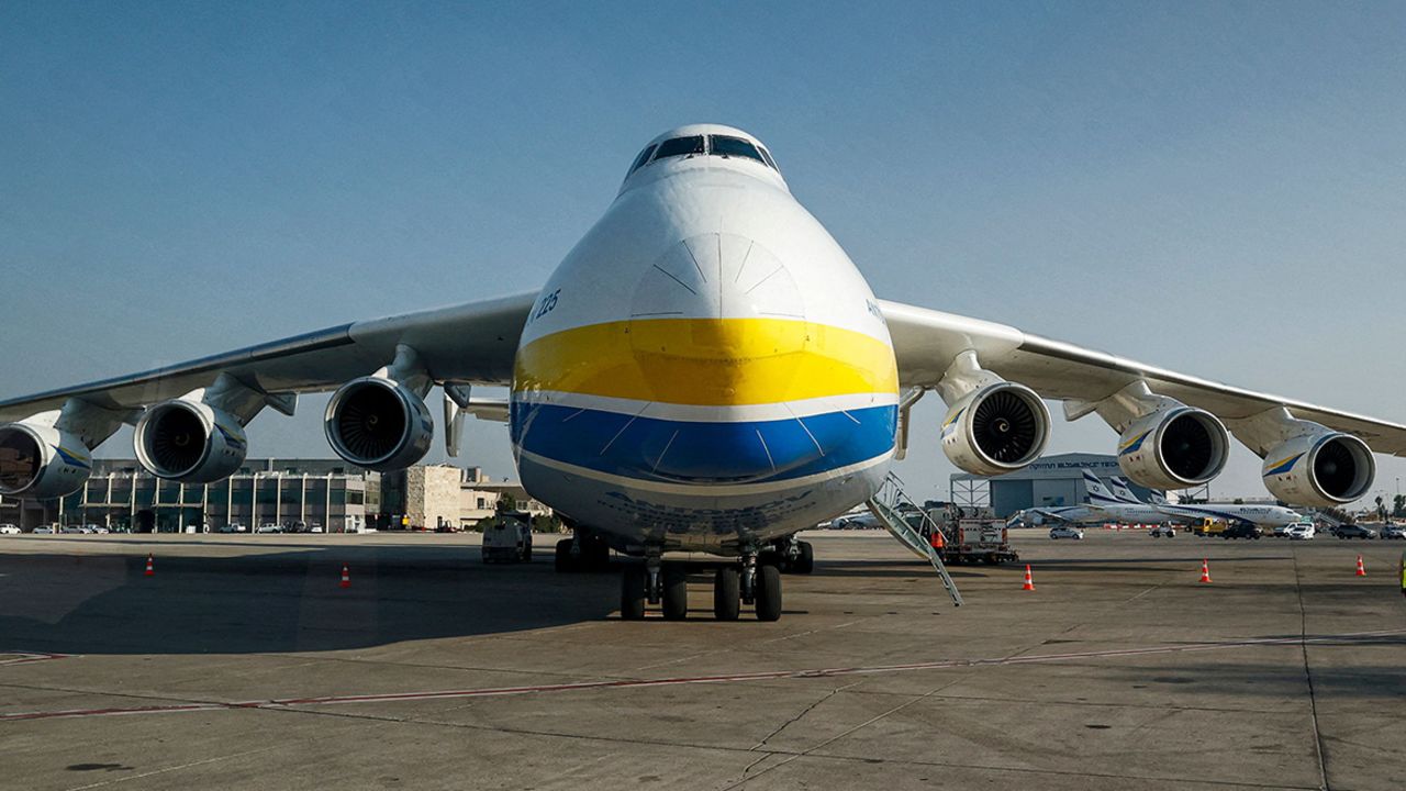 The world's biggest commercial airplane, the AN-225, was famous around the world. 