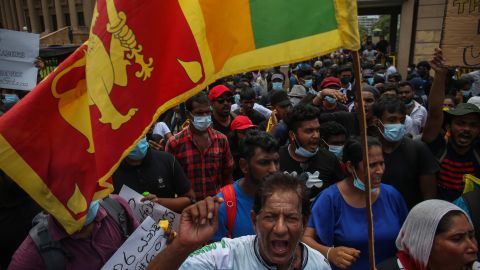 Sri Lankan people protest on April 12, 2022, in front of the Presidential Secretariat office in Galle Face, Colombo.