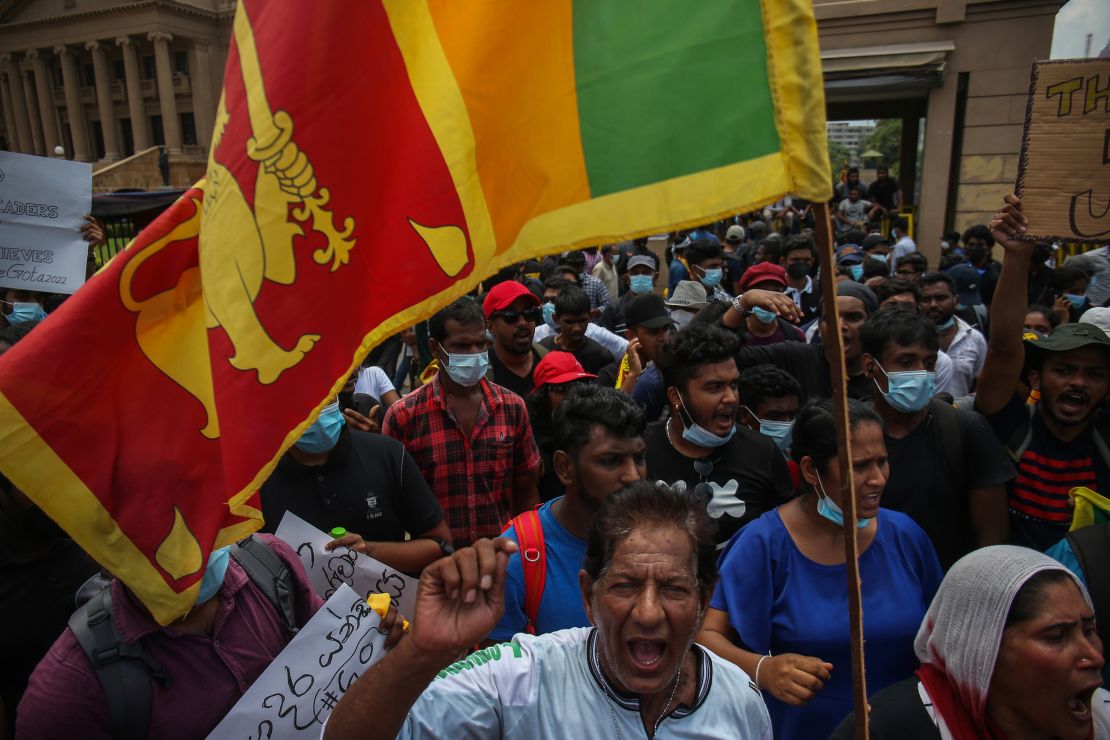 Sri Lankan people protest on April 12, 2022, in front of the Presidential Secretariat office in Galle Face, Colombo. 
