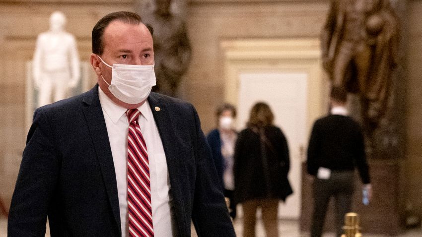 Senator Mike Lee, a Republican from Utah, right, walks through the U.S. Capital in Washington D.C., U.S., on Wednesday, Jan. 6, 2021. The House and Senate resumed a politically charged debate over the legitimacy of the presidential election hours after a pro-Trump mob stormed the U.S. Capitol and drove lawmakers from their chambers. Photographer: Erin Scott/Bloomberg via Getty Images