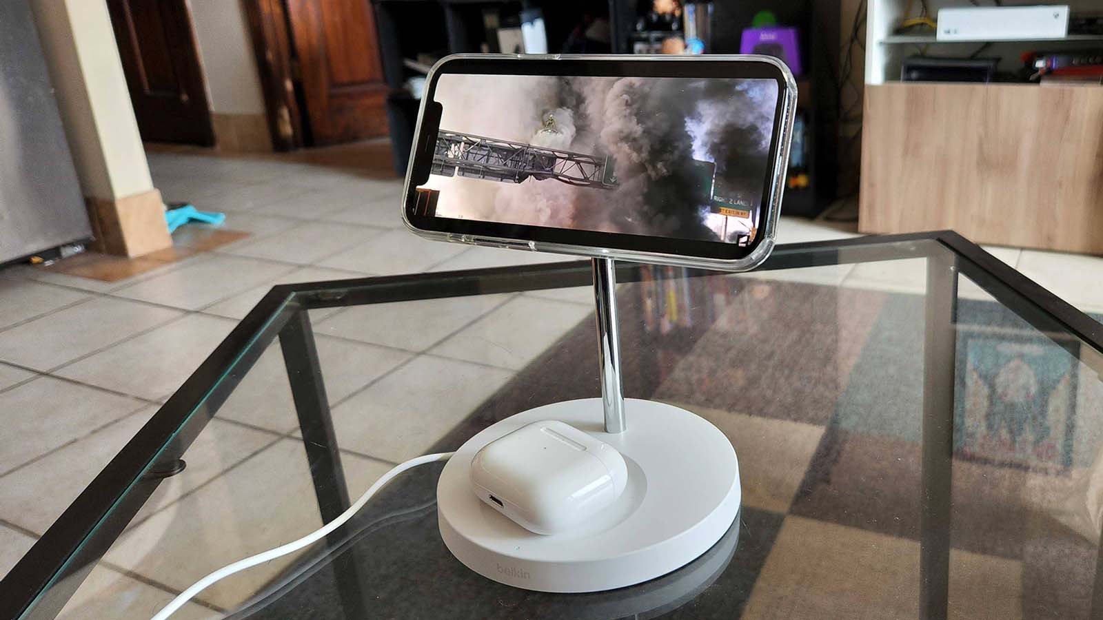 Belkin Boost Charge Pro 2-in-1 wireless charger stand review