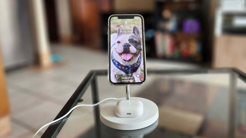 Belkin Boost Charge Pro 2-in-1 wireless charger stand review | CNN
