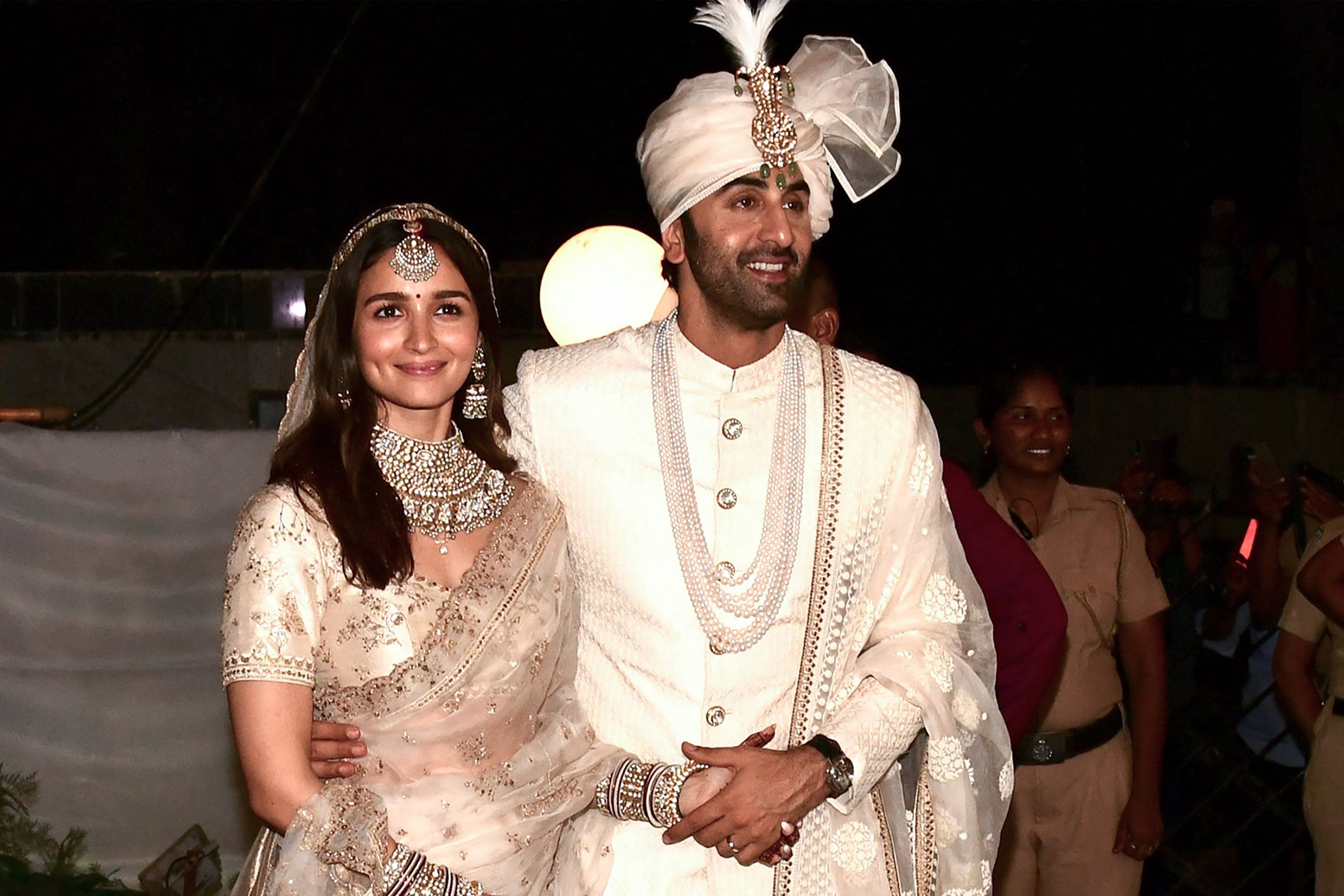Bollywood mega-stars Alia Bhatt and Ranbir Kapoor wed in intimate Mumbai  ceremony | CNN