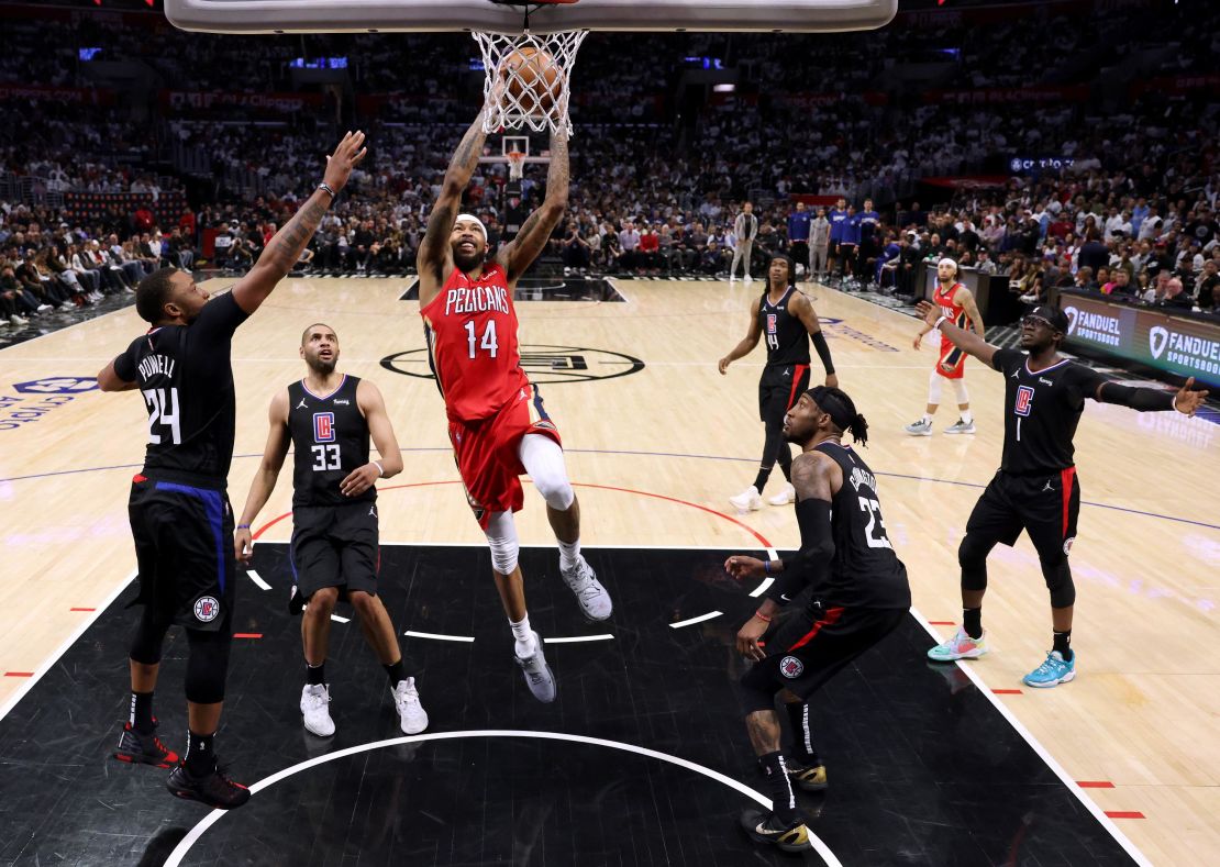 Brandon Ingram dunks against the Clippers.