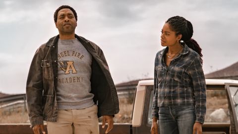 Chiwetel Ejiofor as Faraday and Naomie Harris as Justin Falls in the first episode of "The Man Who Fell to Earth." 