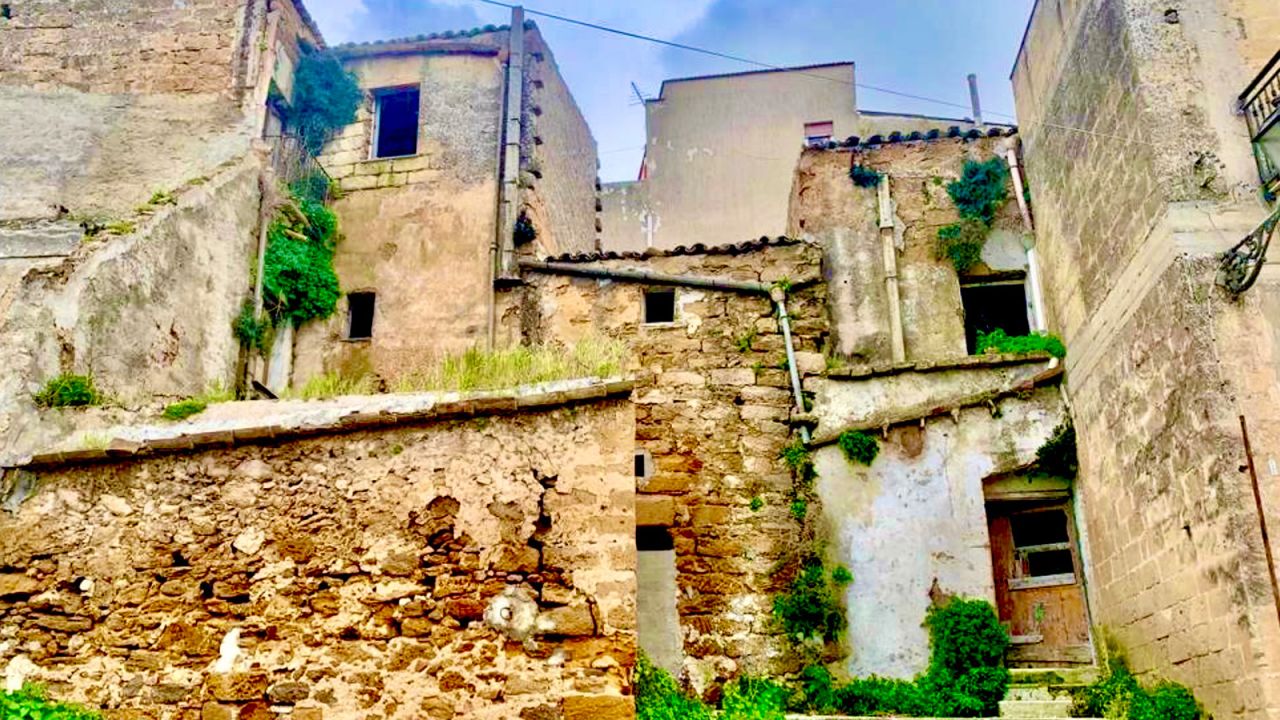<strong>Quiet corner: </strong>David Waters bought two adjacent buildings by placing winning bids of €500 for each. They're located in Sambuca's quietest corner, an ancient district where abandoned houses line the streets.