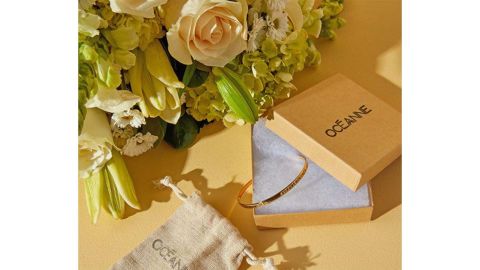 The Bouqs Co. Glow for the Gold Flower Gift Set