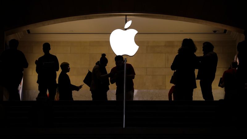 Employees at a New York Apple store are trying to unionize