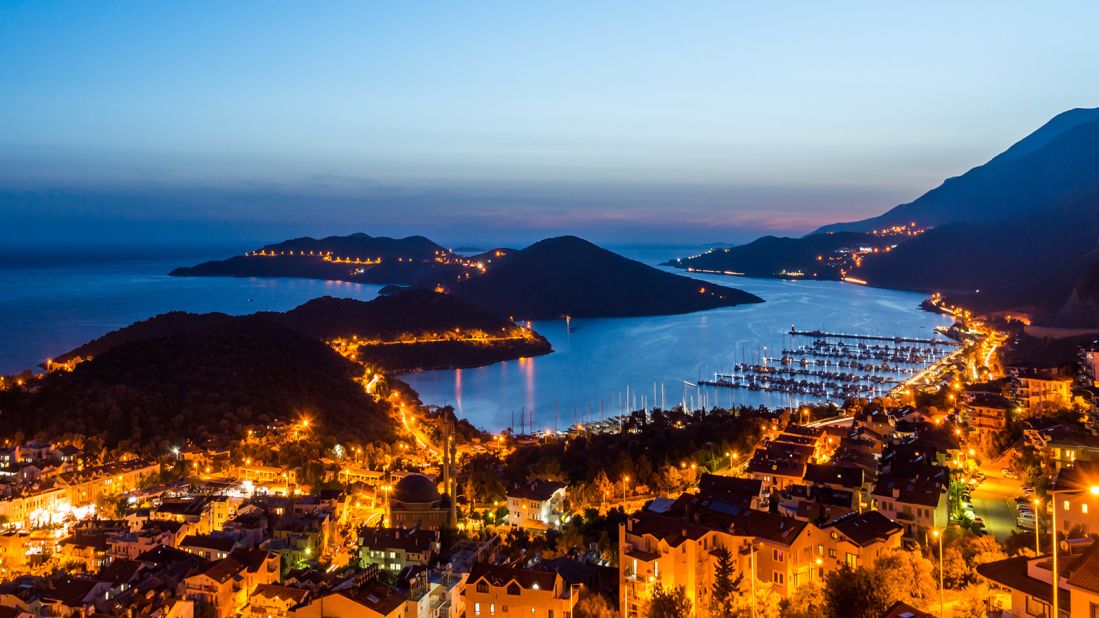 <strong>Night life: </strong>Kaş comes to life in the evening, when bustling restaurants serve traditional Turkish cuisine, fresh seafood and modern vegan dishes. 
