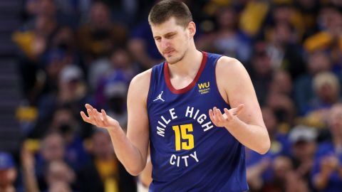 Jokic complains about a call against the Warriors.