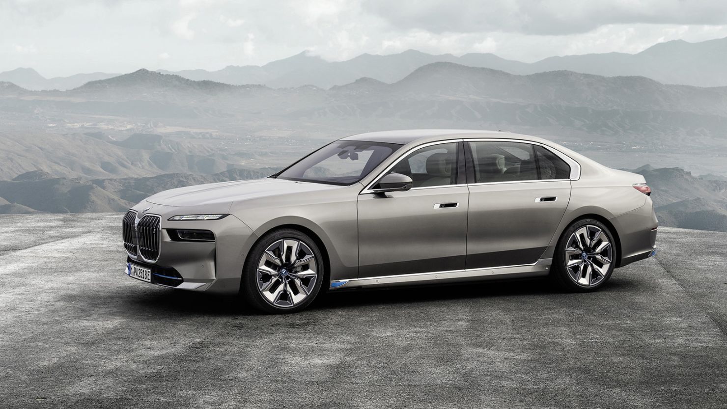 BMW i7 electric car revealed