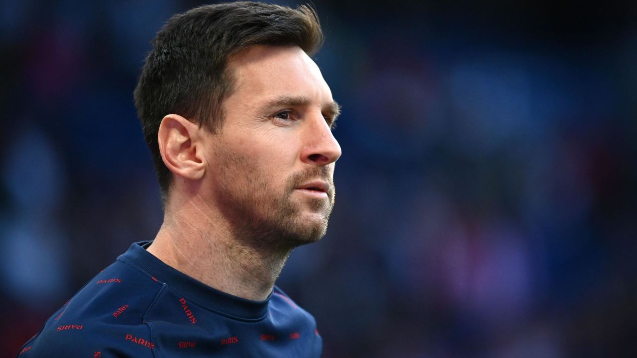Lionel Messi tops Forbes' rich list but no women make the top 10. 