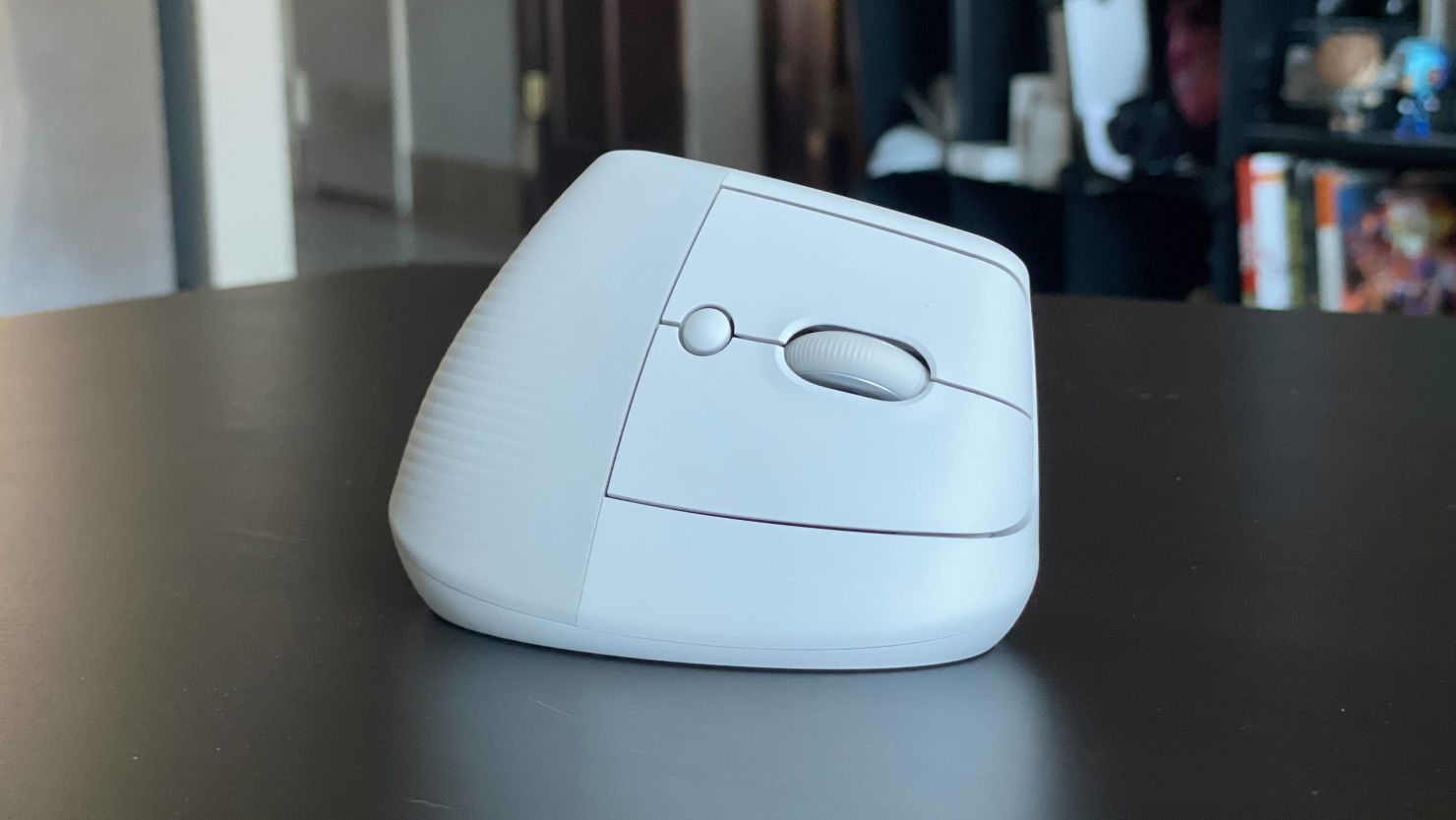 Hands-on review: Logitech Lift vertical ergonomic wireless mouse
