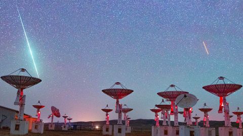  A shooting star of the Lyrid meteor shower is observed from the Mingantu Observing Station of National Astronomical Observatories on April 19, 2021, in Xilingol League, Inner Mongolia. 