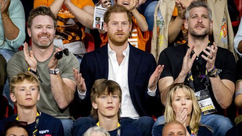 Prince Harry watches the weightlifting at the Invictus Games.