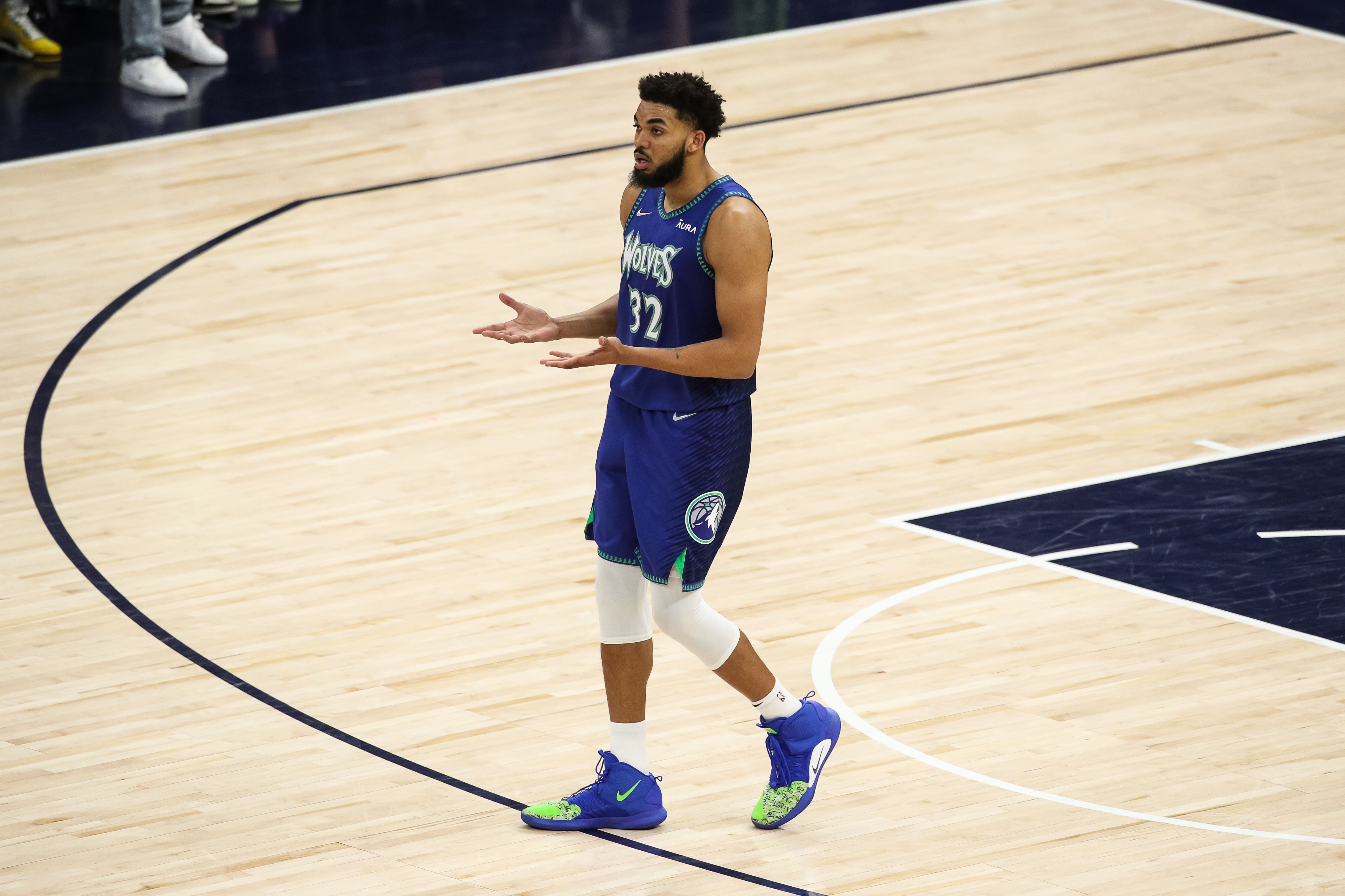 It was electric': Karl-Anthony Towns on playing in front of record-breaking  Filipino crowd / News 