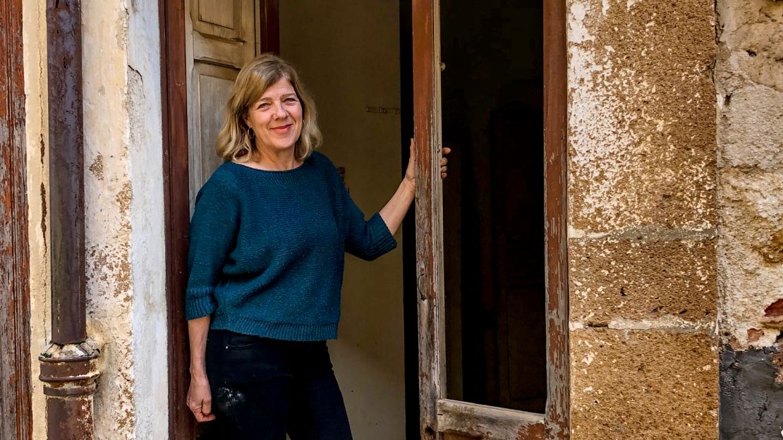  Brigitte Dufour wants to turn two abandoned buildings into a refuge for artists.