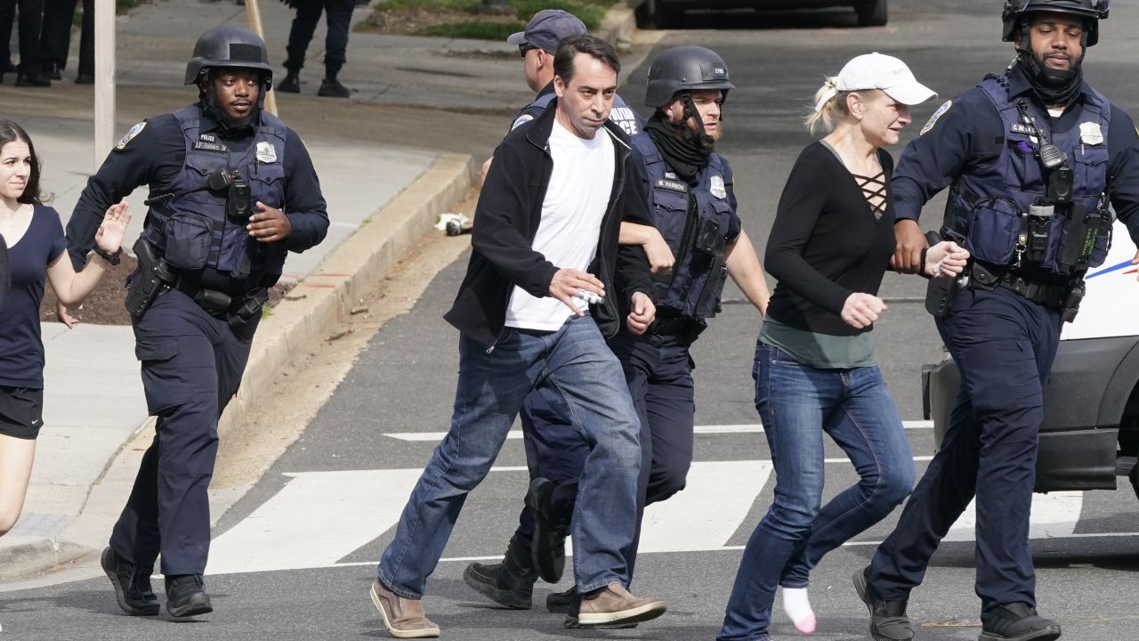 DC shooting Suspect in DC shooting that wounded 4 is dead, police say