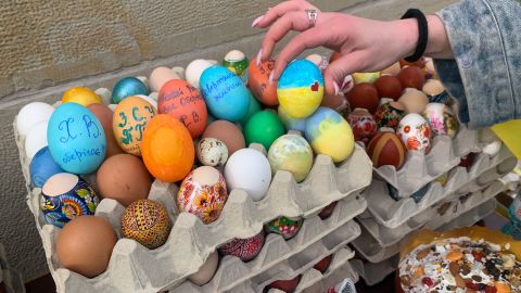 Easter baskets will be sent to soldiers complete with decorative eggs featuring messages of encouragement. Here one note reads: "Come back alive" while another says "Glory to Ukrainian armed forces and the air defense system." 
