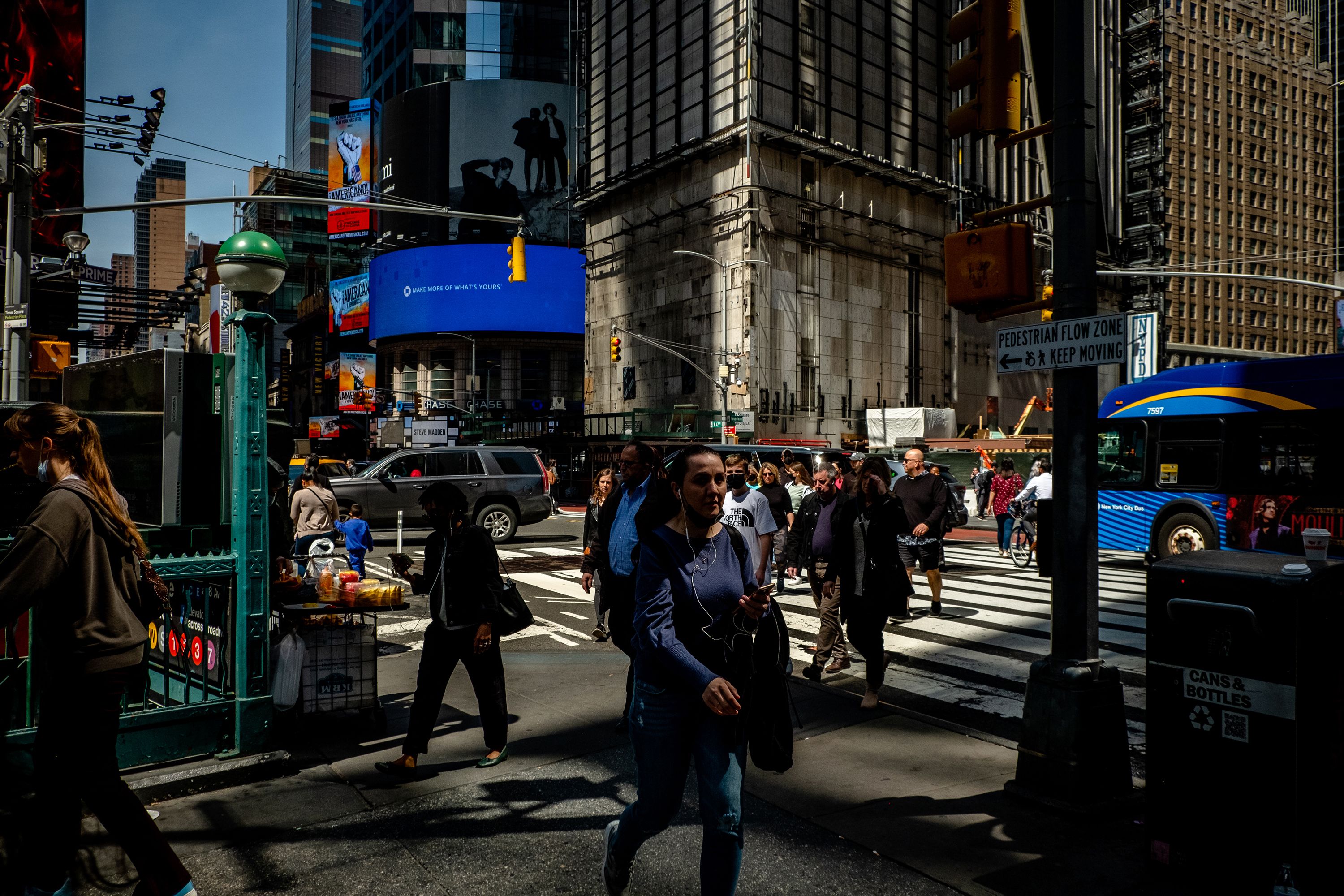 Why the Pandemic Has Made Streets More Dangerous for Blind People - The New  York Times