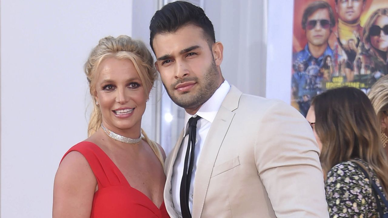  Britney Spears and Sam Asghari at the premiere of "Once Upon a Time... In Hollywood" in Los Angeles on July 22, 2019.