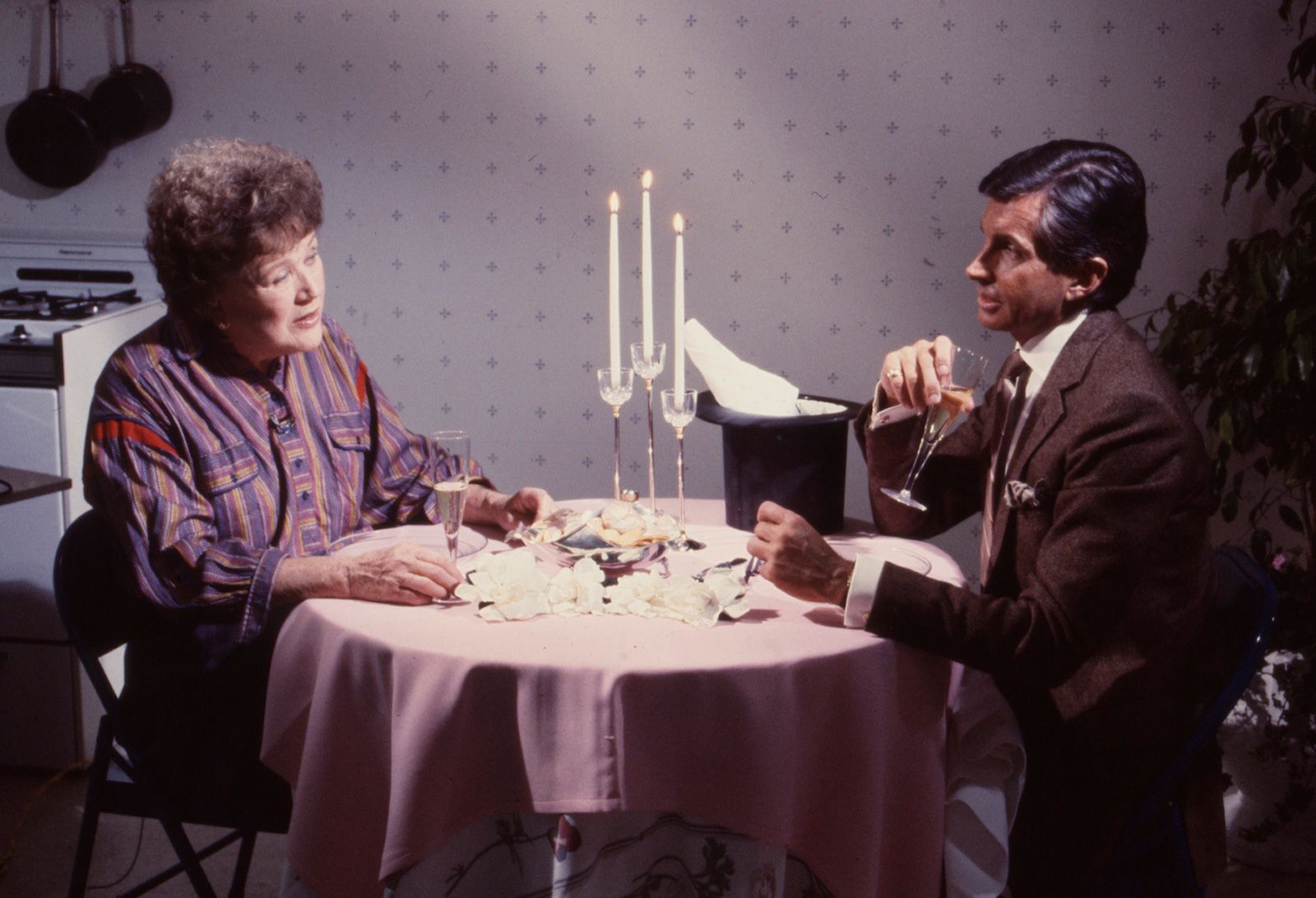 Child and actor George Hamilton dine together in 1983.