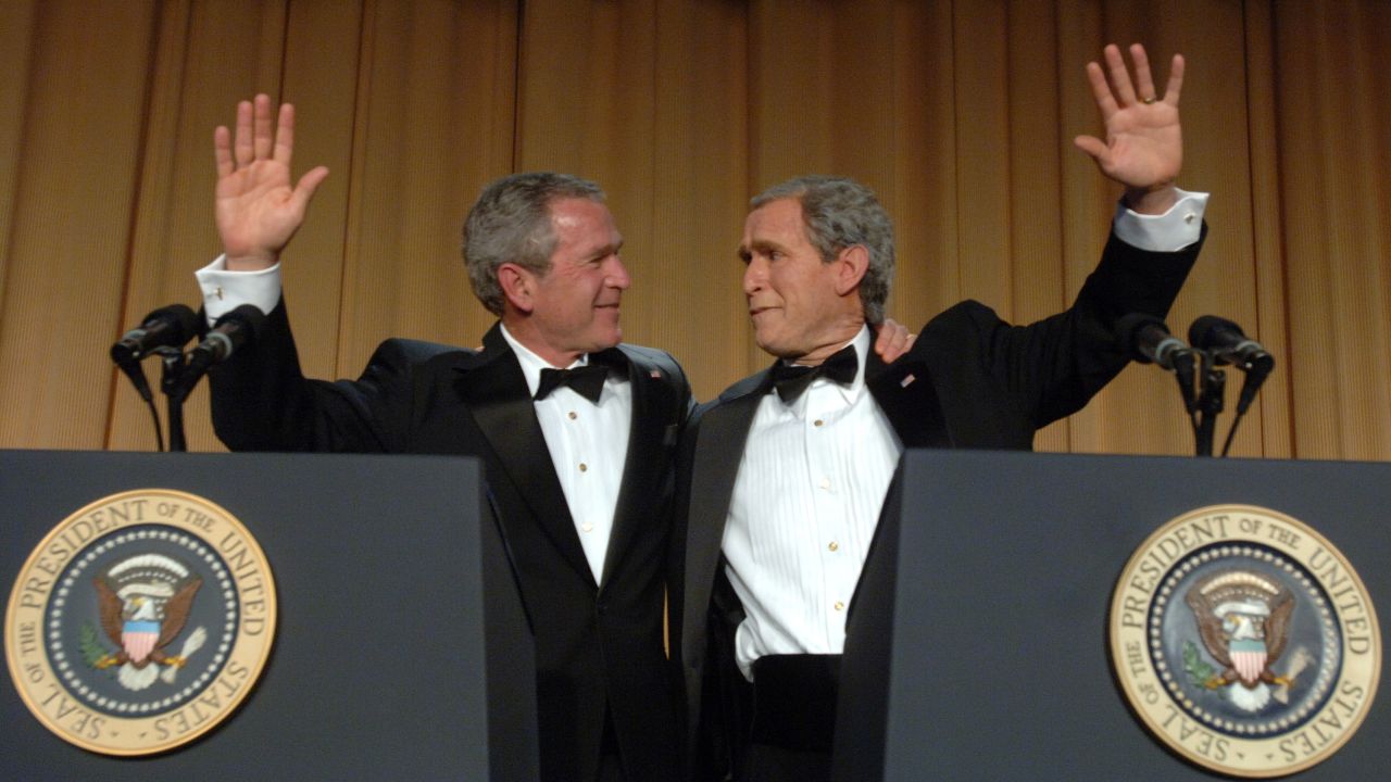 WASHINGTON - APRIL 29: (AFP OUT) U.S. President George W. Bush (L) and his inner monologue, played by Steve Bridges, entertain guests at the White House Correspondents' Dinner April 29, 2006 in Washington, DC. (Photo by Roger L. Wollenberg-POOL/Getty Images)