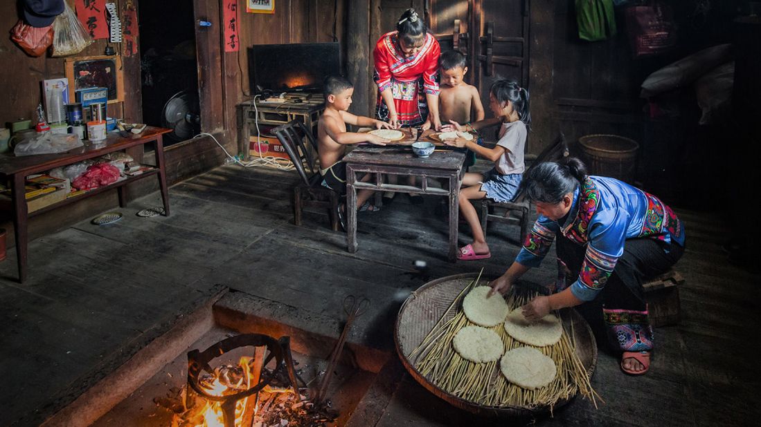 <strong>Food for the Family winner | Weining Lin of China | "Traditional Food":</strong> During the Spring Festival, the Tujia people in western Hunan province will make tuansa, a special local delicacy that is made of glutinous rice and tastes light and sweet. 