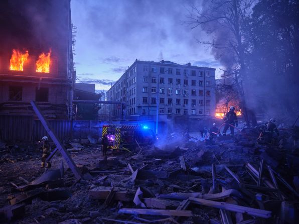 Ukrainian officials say several people were injured in a<a href="index.php?page=&url=https%3A%2F%2Fwww.cnn.com%2Feurope%2Flive-news%2Frussia-ukraine-war-news-04-28-22%2Fh_eb11f7ada69f4f85897cfca1b2b9d725" target="_blank"> Russian missile attack</a> on Kyiv on Thursday, April 28, which occurred as the United Nations Secretary General Antonio Guterres was finishing a visit to the Ukrainian capital.
