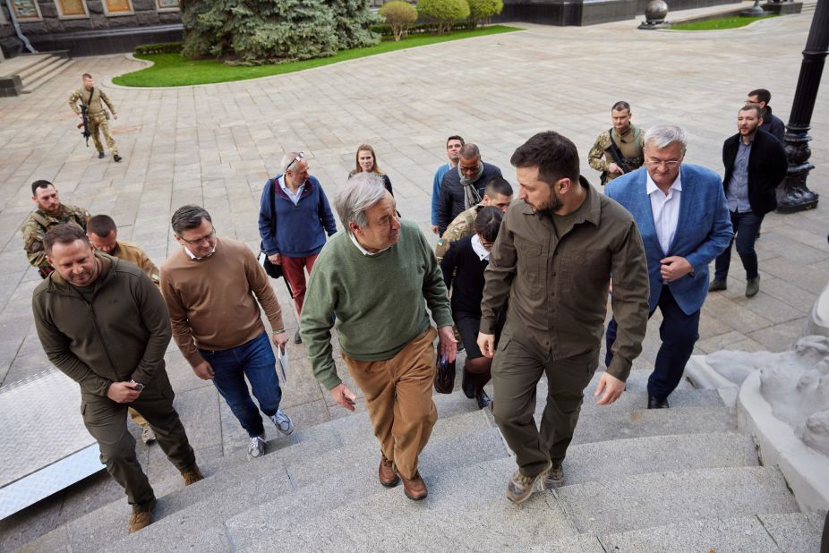 Ukraine's President Volodymyr Zelenskiy welcomes UN Secretary-General Antonio Guterres before <a href="https://www.cnn.com/europe/live-news/russia-ukraine-war-news-04-28-22/h_4017f5555400c1f9678f0bf4bf13652b" target="_blank">their meeting</a>, in Kyiv, on April 28. 