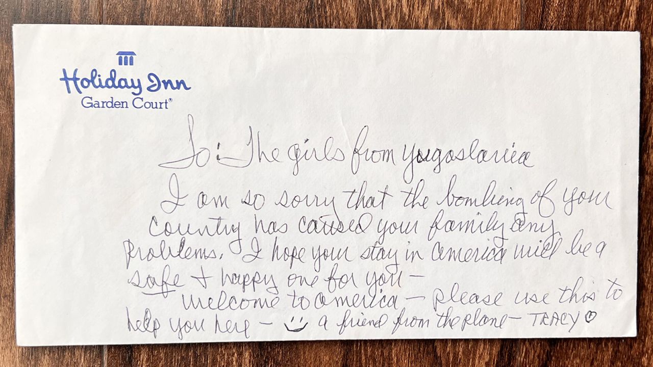Tracy Peck wrote this note on the envelope she handed the sisters on the airplane. It took them two decades to learn her identity.