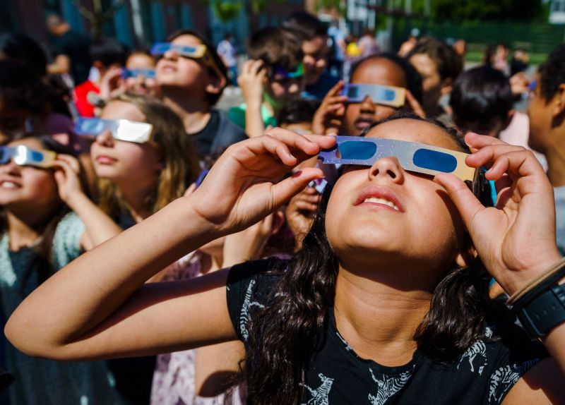 Eclipse viewing glasses How to protect your eyes during the total