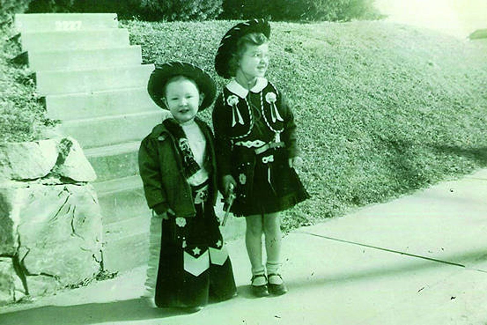 Judd with her brother, Brian Judd, around 1949 in Ashland, Kentucky.