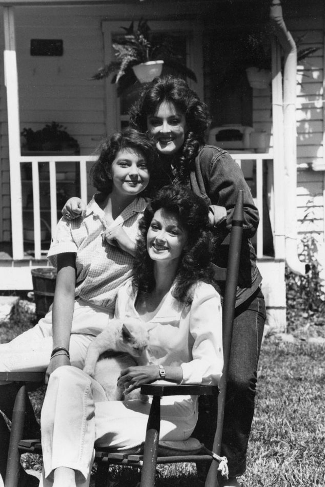 Judd poses with her daughters Ashley Judd, left, and Wynonna Judd in 1984.