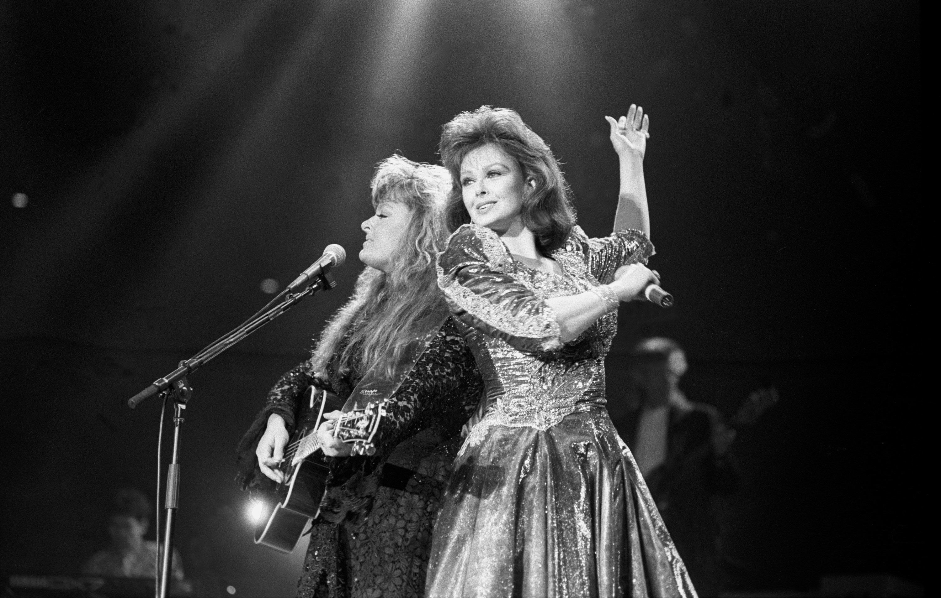 Wynonna Judd and Naomi Judd perform on stage during a concert on April 12, 1991.