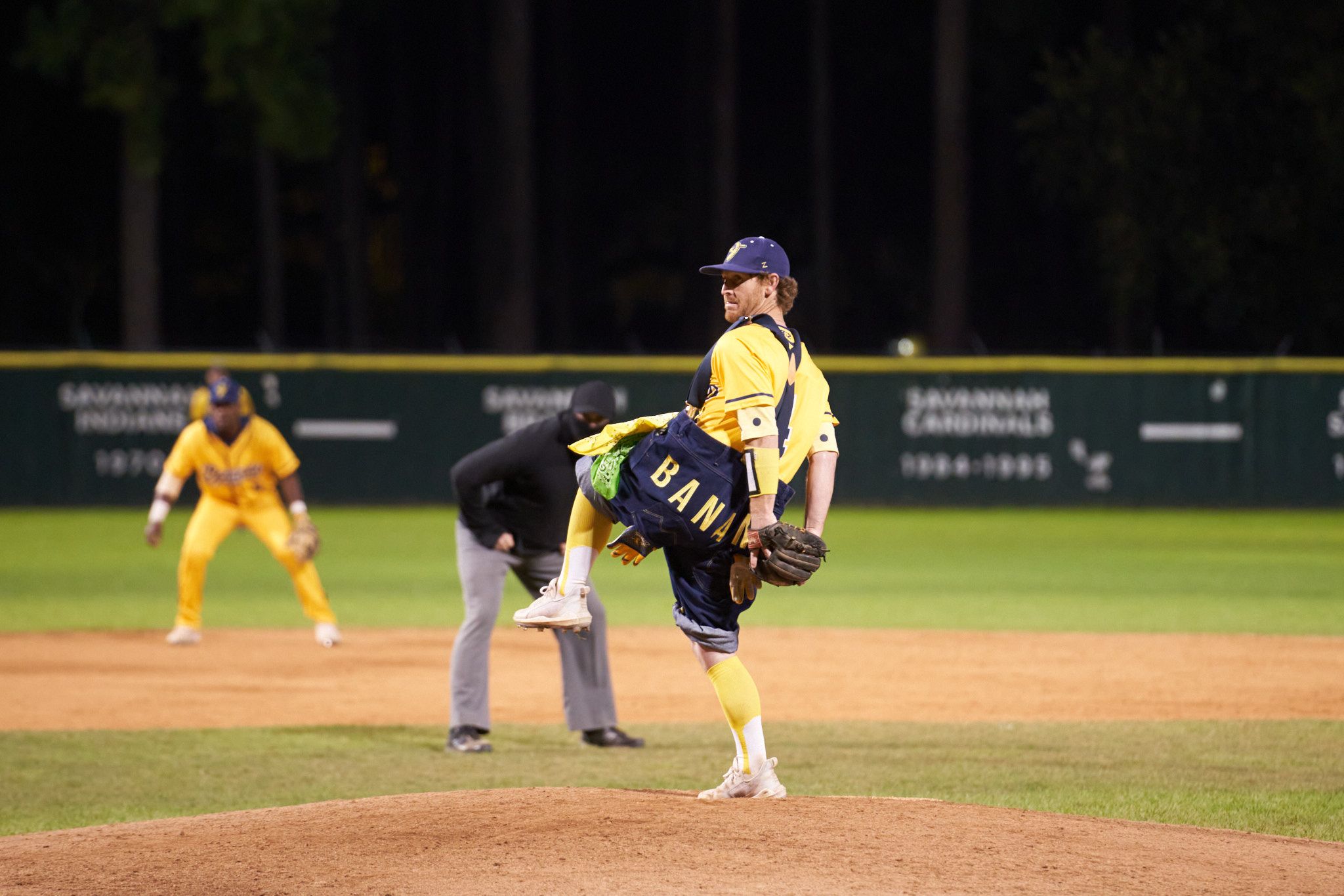 Jake Peavy pitching for the Savannah Bananas, using the actual