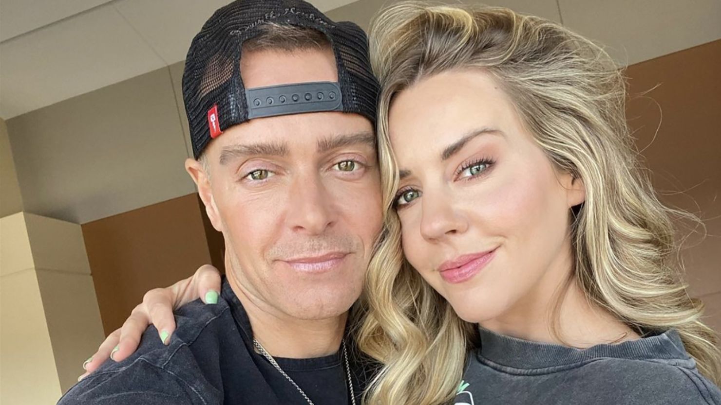 Joey Lawrence and Samantha Cope are now married.