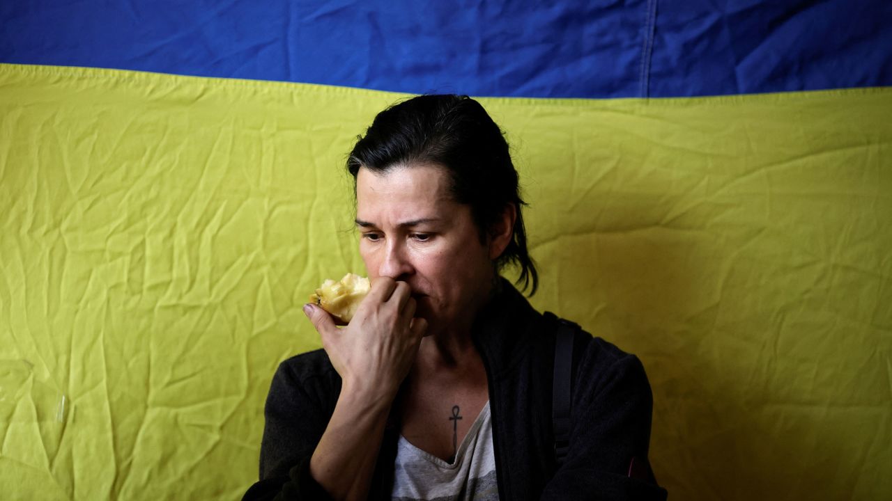 A Ukrainian woman evacuee from Mariupol looks on after arriving at a registration centre for internally displaced people, amid Russia's invasion of Ukraine, in Zaporizhzhia, Ukraine May 3, 2022. REUTERS/Ueslei Marcelino